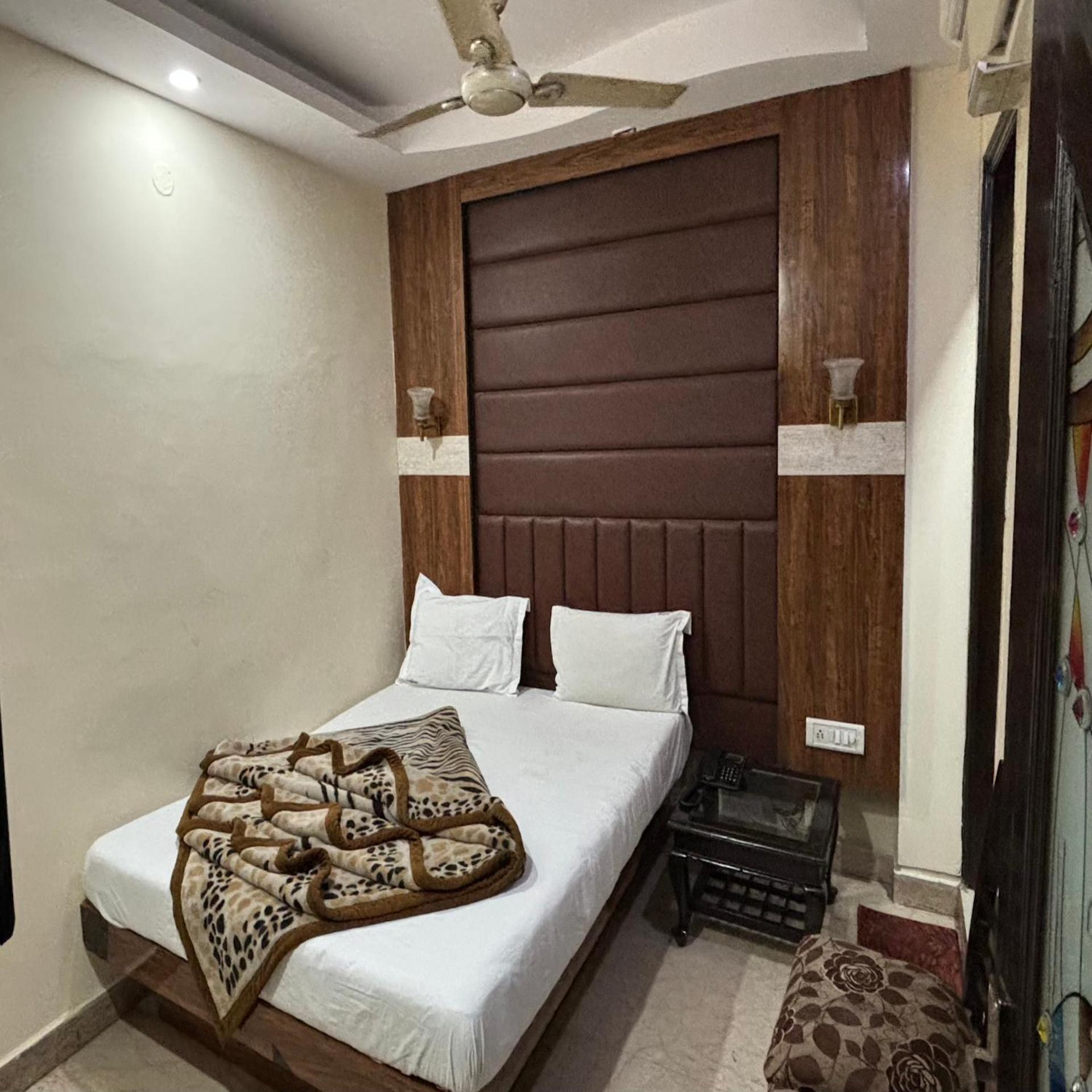 Hotel Pk International Near By New Delhi Station I Couple Friendly Room photo